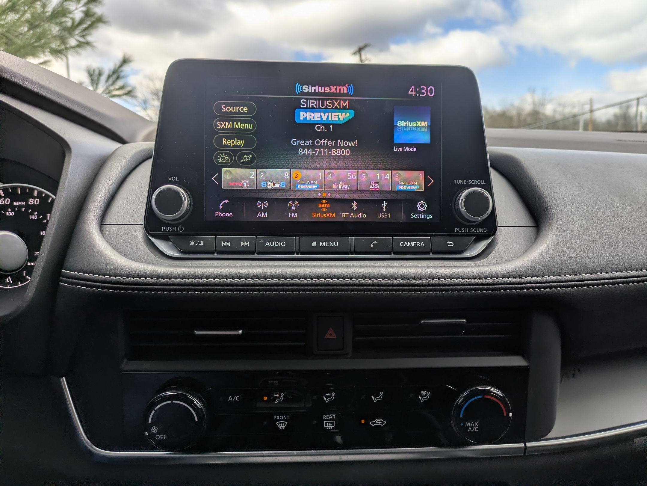 Used 2023 Nissan Rogue S image 14