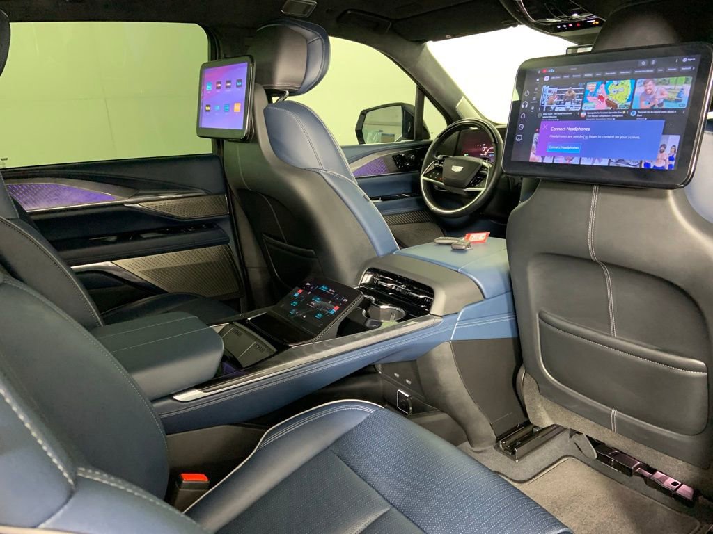 Used 2025 Cadillac Escalade IQ Luxury 2 image 17