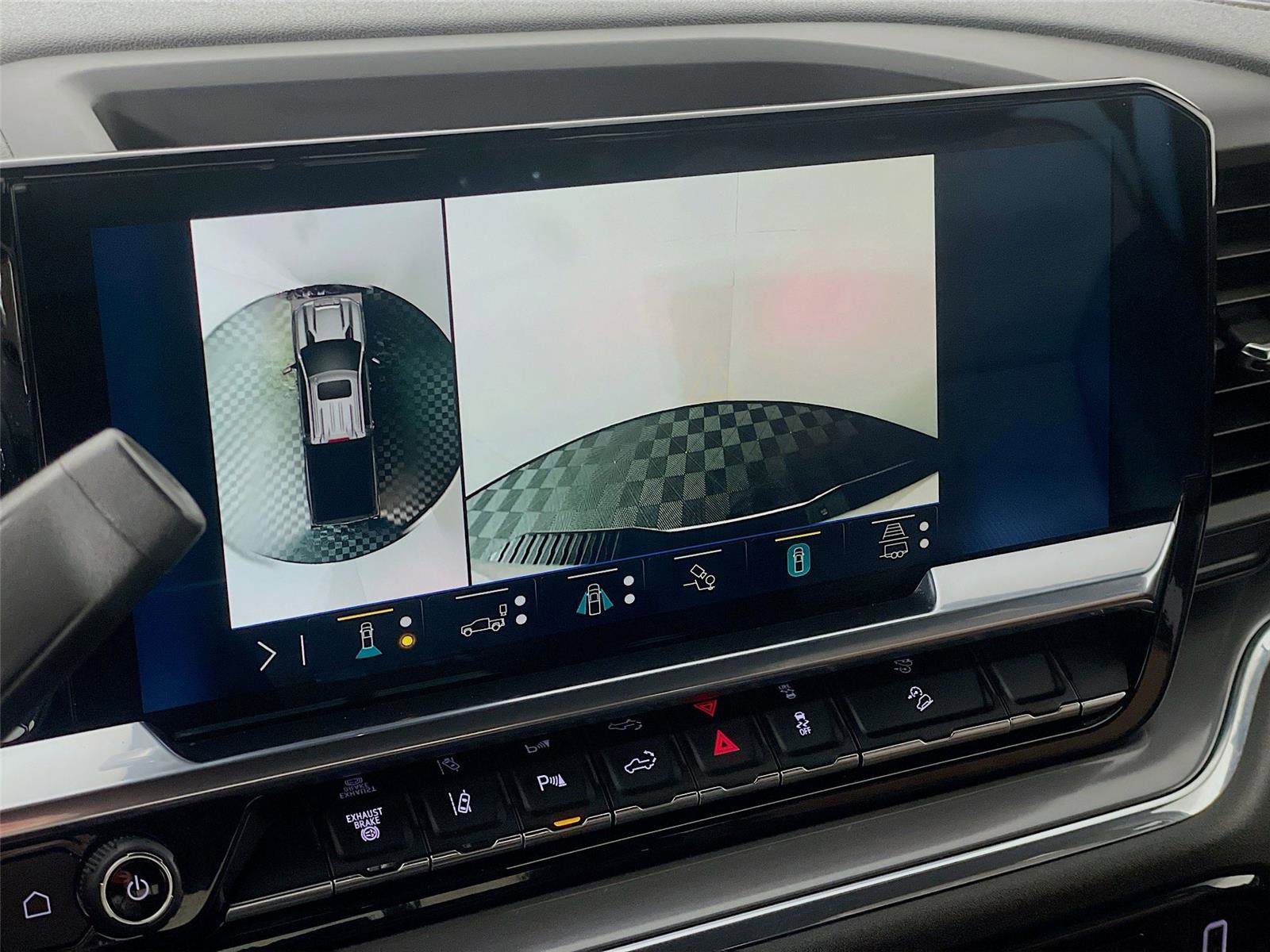 Certified 2024 Chevrolet Silverado 3500 High Country w/ Technology Package image 16