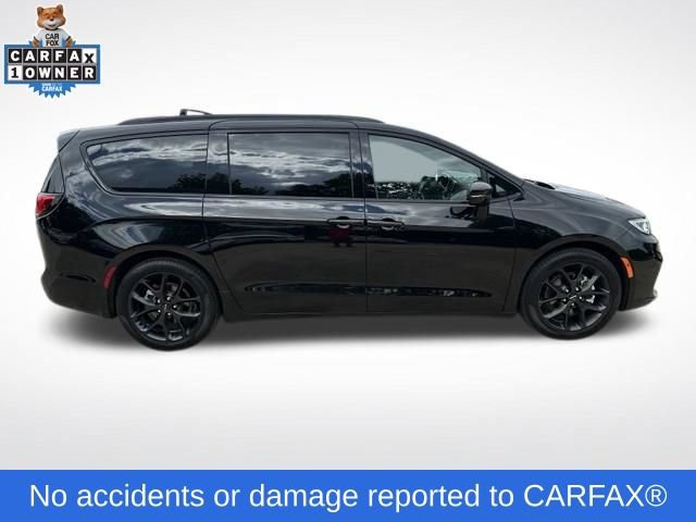 Used 2025 Chrysler Pacifica Limited FWD image 2