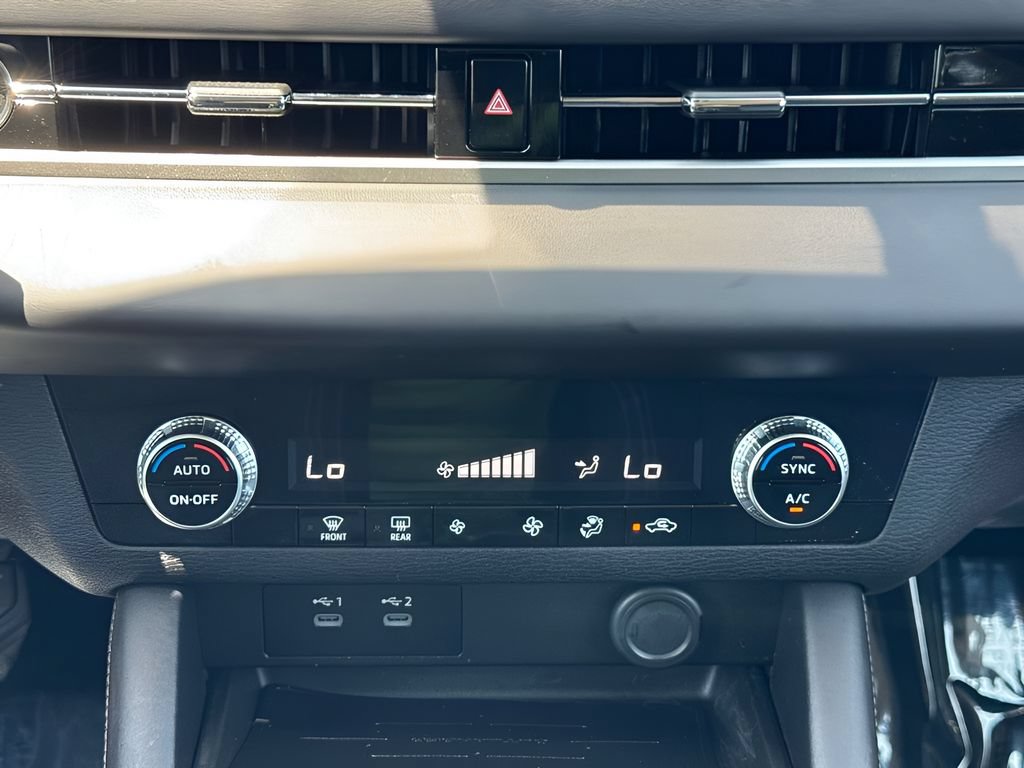 Used 2025 Mitsubishi Outlander ES FWD image 17