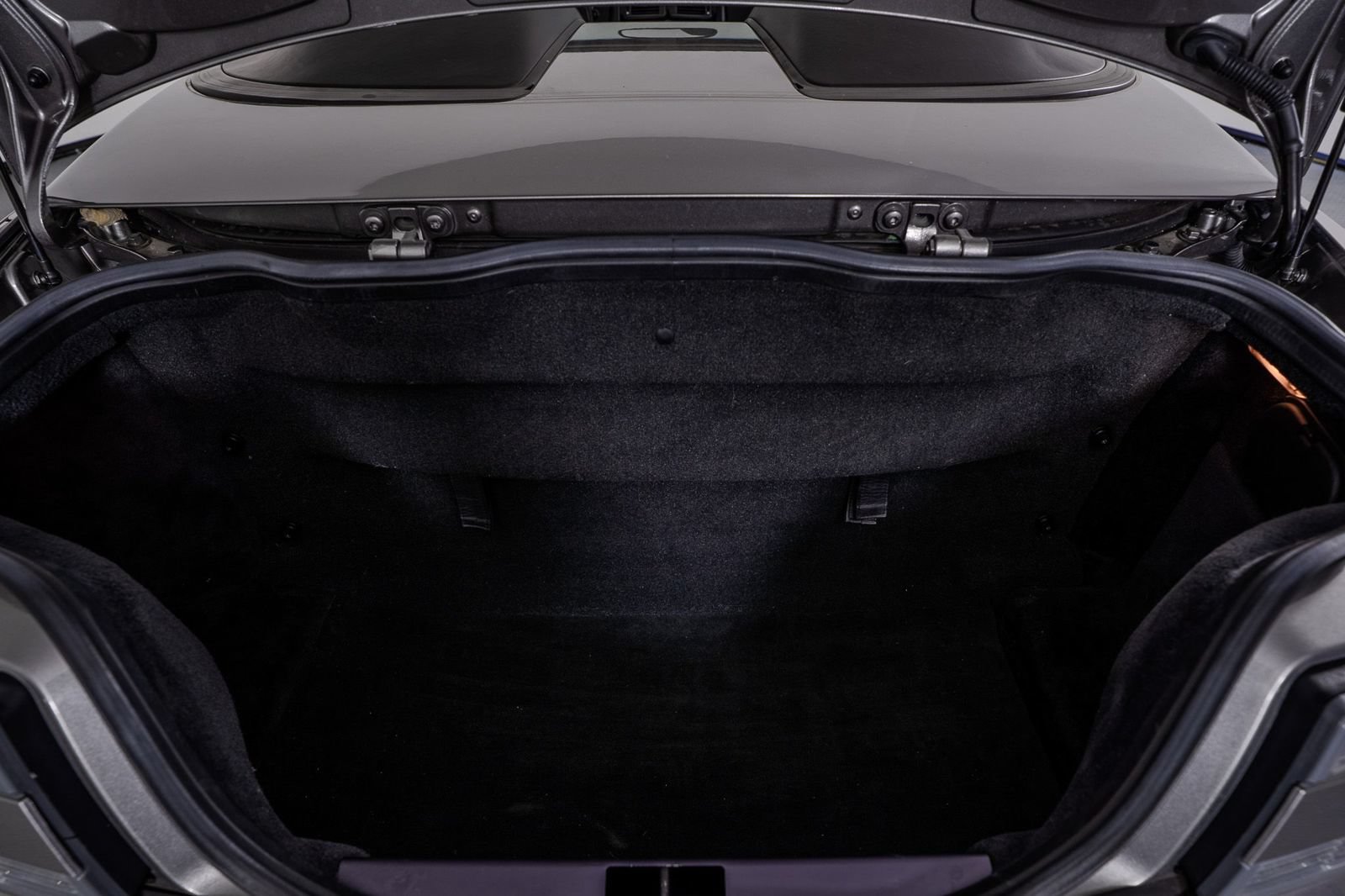 Used 2012 Aston Martin V8 Vantage Roadster RWD image 34