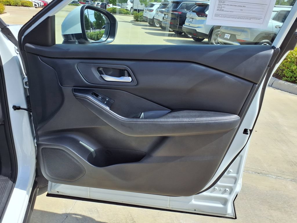 Used 2024 Nissan Rogue SV FWD image 24