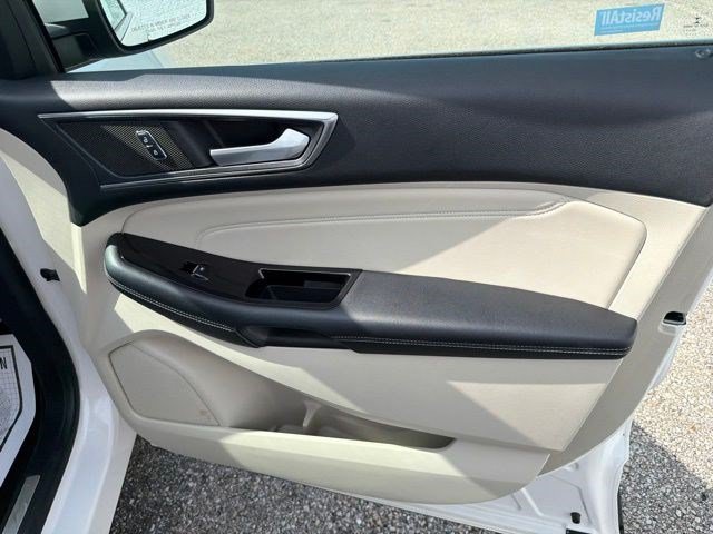 Used 2018 Ford Edge Titanium w/ Equipment Group 301A AWD/4WD image 20