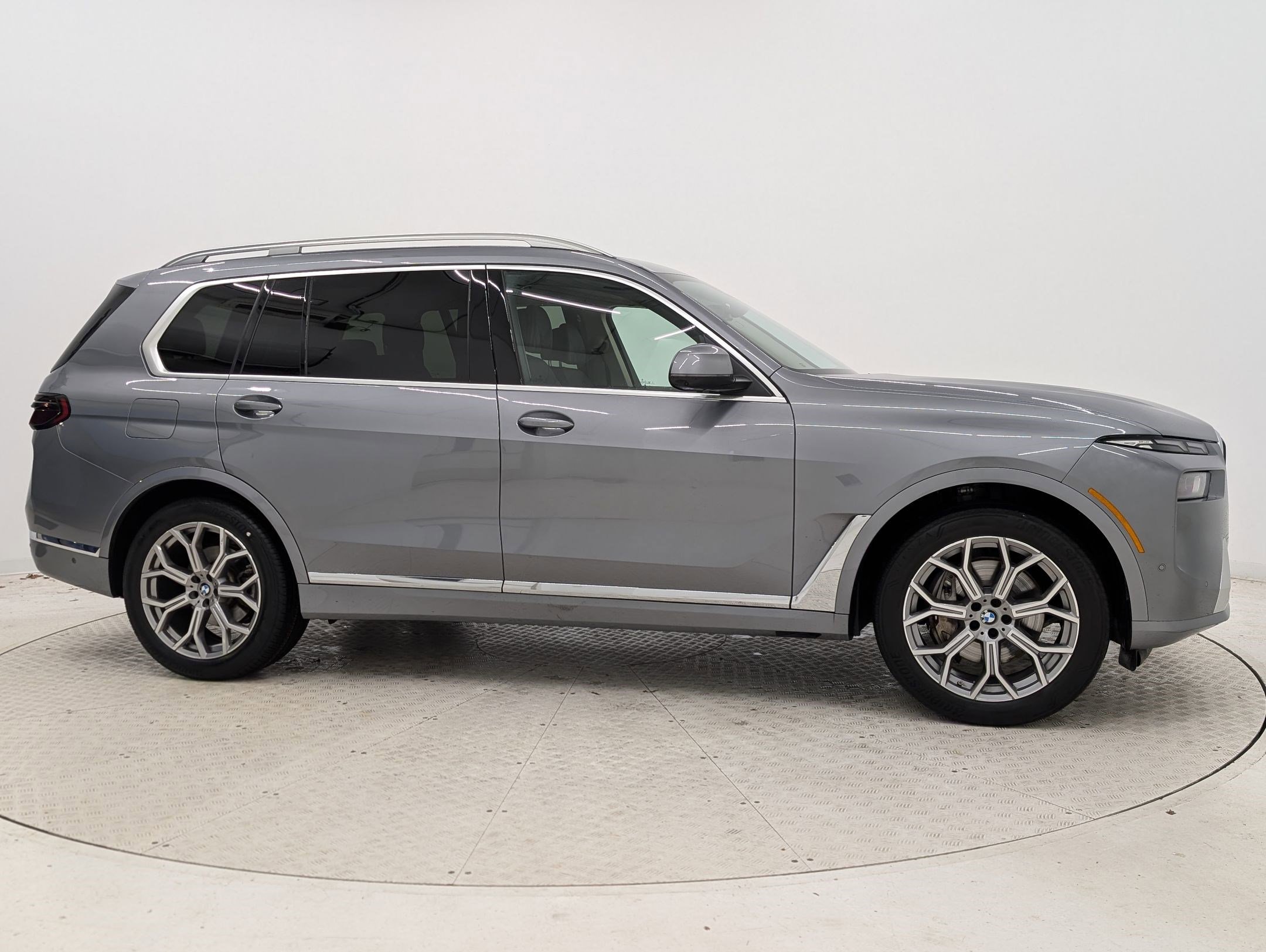 Used 2025 BMW X7 xDrive40i w/ Premium Package image 8