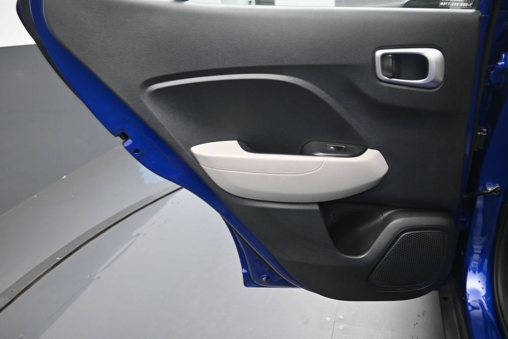 Used 2024 Hyundai Venue SEL FWD image 23