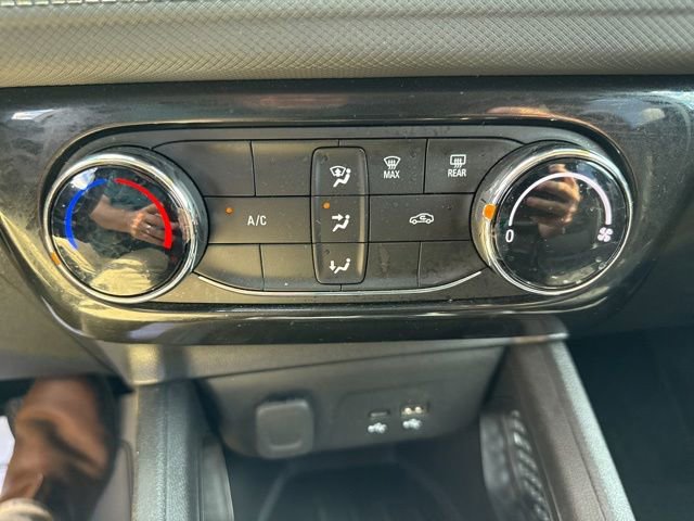Used 2025 Chevrolet TrailBlazer LT AWD/4WD image 37