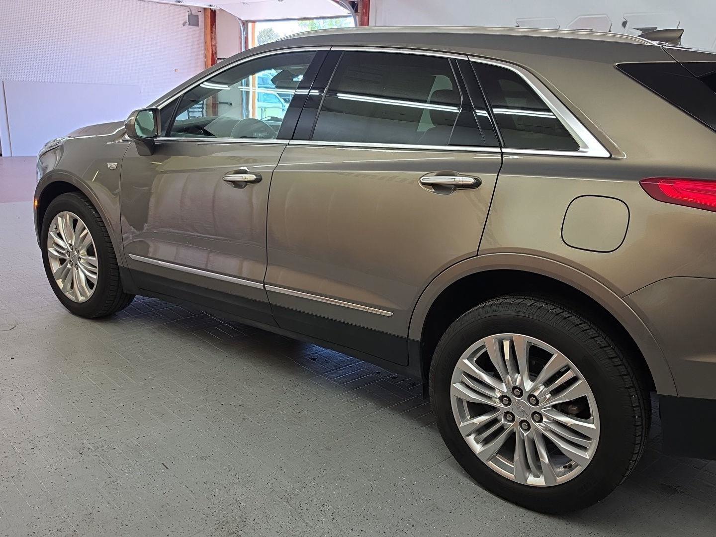 Used 2018 Cadillac XT5 Premium Luxury AWD/4WD image 3