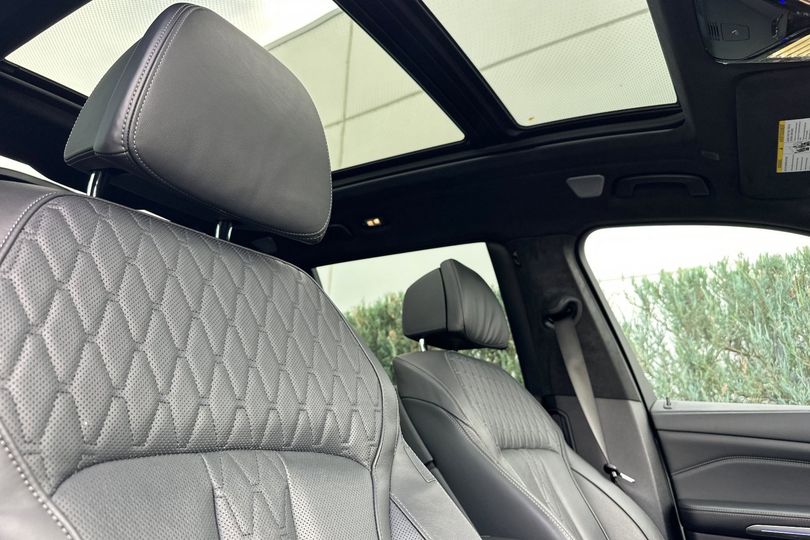 Used 2023 BMW X7 M60i w/ Executive Package image 18