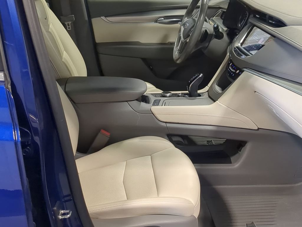 Used 2023 Cadillac XT5 Premium Luxury w/ LPO, Floor Liner Package AWD/4WD image 22