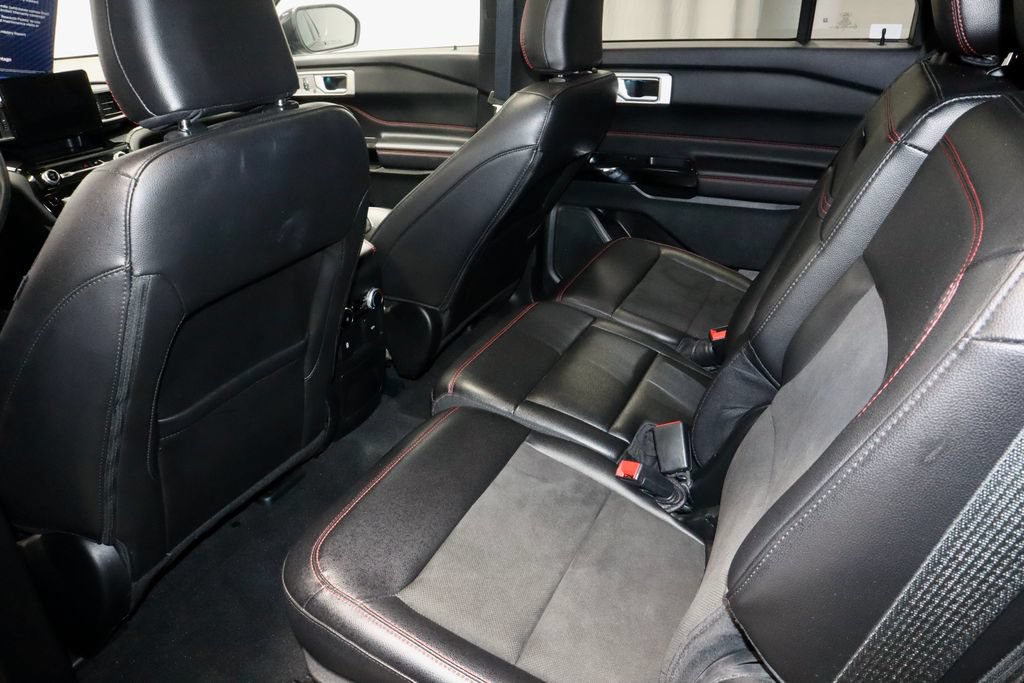 Used 2023 Ford Explorer ST-Line AWD/4WD image 21