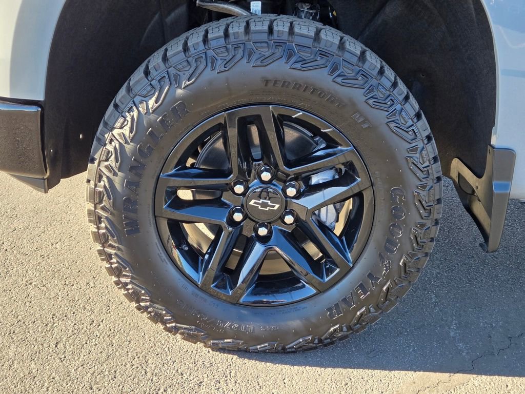 Certified 2024 Chevrolet Silverado 1500 Custom Trail Boss w/ LPO, Dark Essentials Package image 8