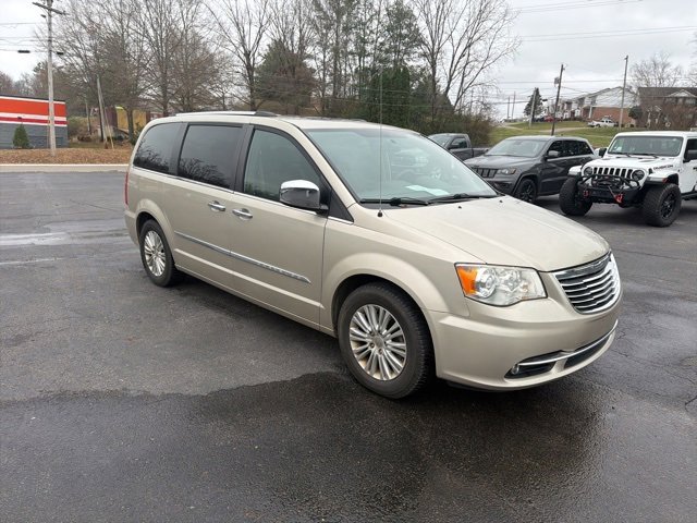 Used 2012 Chrysler Town & Country Limited w/ Luxury Group image 5