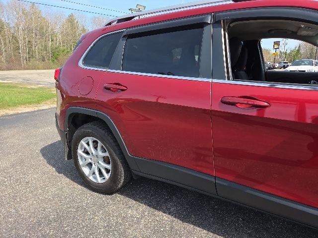 Used 2016 Jeep Cherokee Latitude w/ Cold Weather Group AWD/4WD image 26