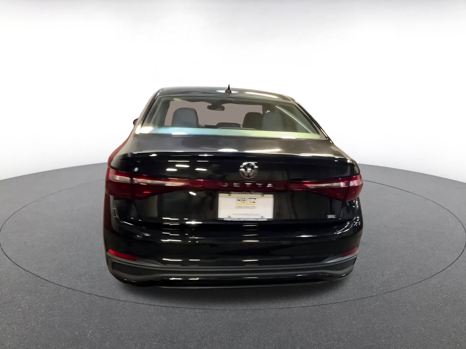 Used 2025 Volkswagen Jetta SE image 12