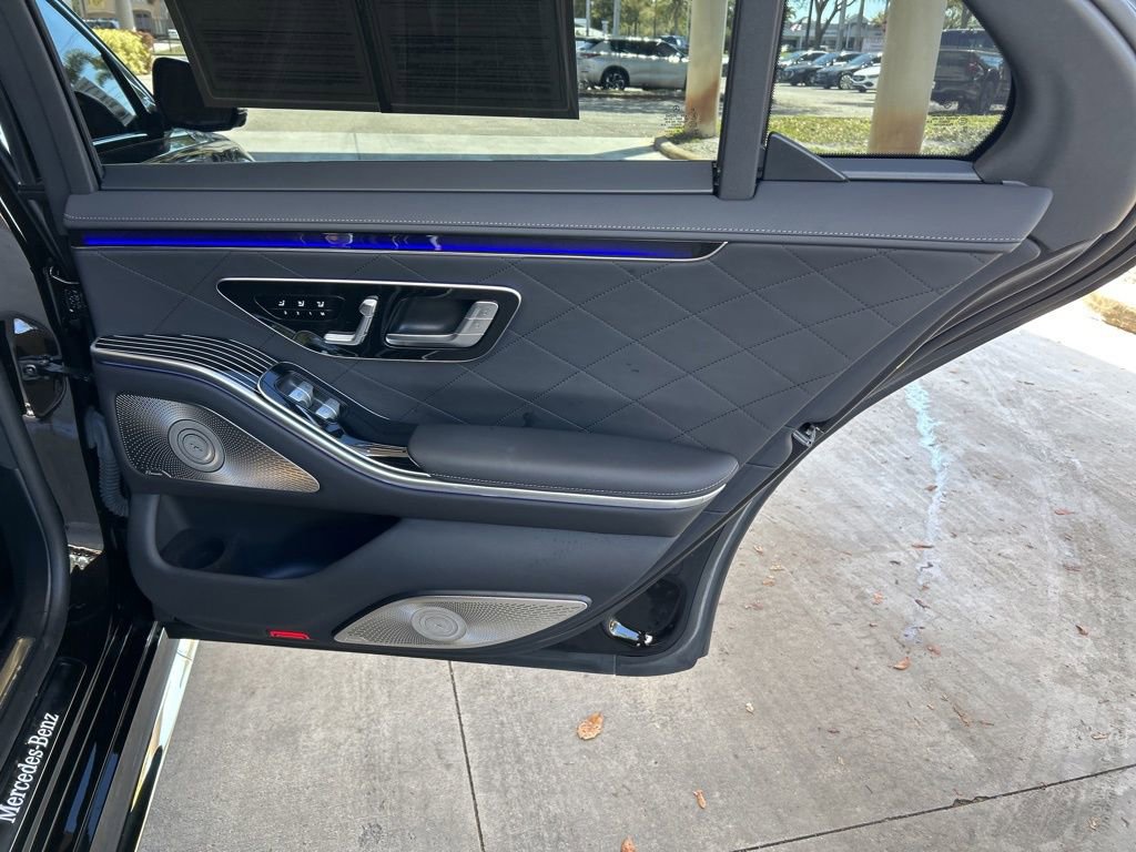 Used 2023 Mercedes-Benz S 580 4MATIC Sedan image 38