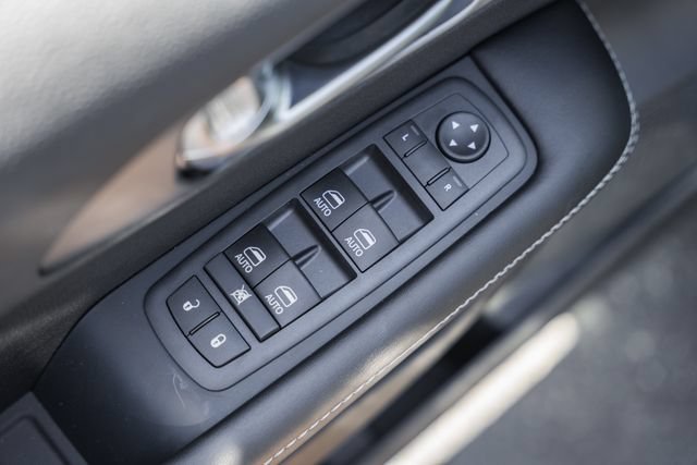 New 2027 Chrysler Pacifica Select FWD image 46