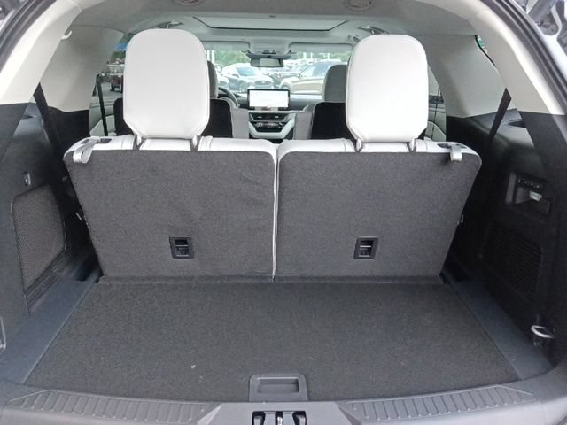 New 2026 Ford Explorer Platinum w/ LUX Leather Package AWD/4WD image 32