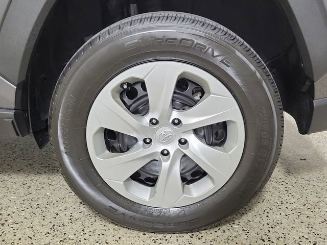 Used 2021 Toyota RAV4 LE FWD image 8