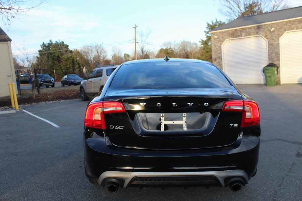 Used 2017 Volvo S60 T5 Dynamic w/ Vision Package image 6