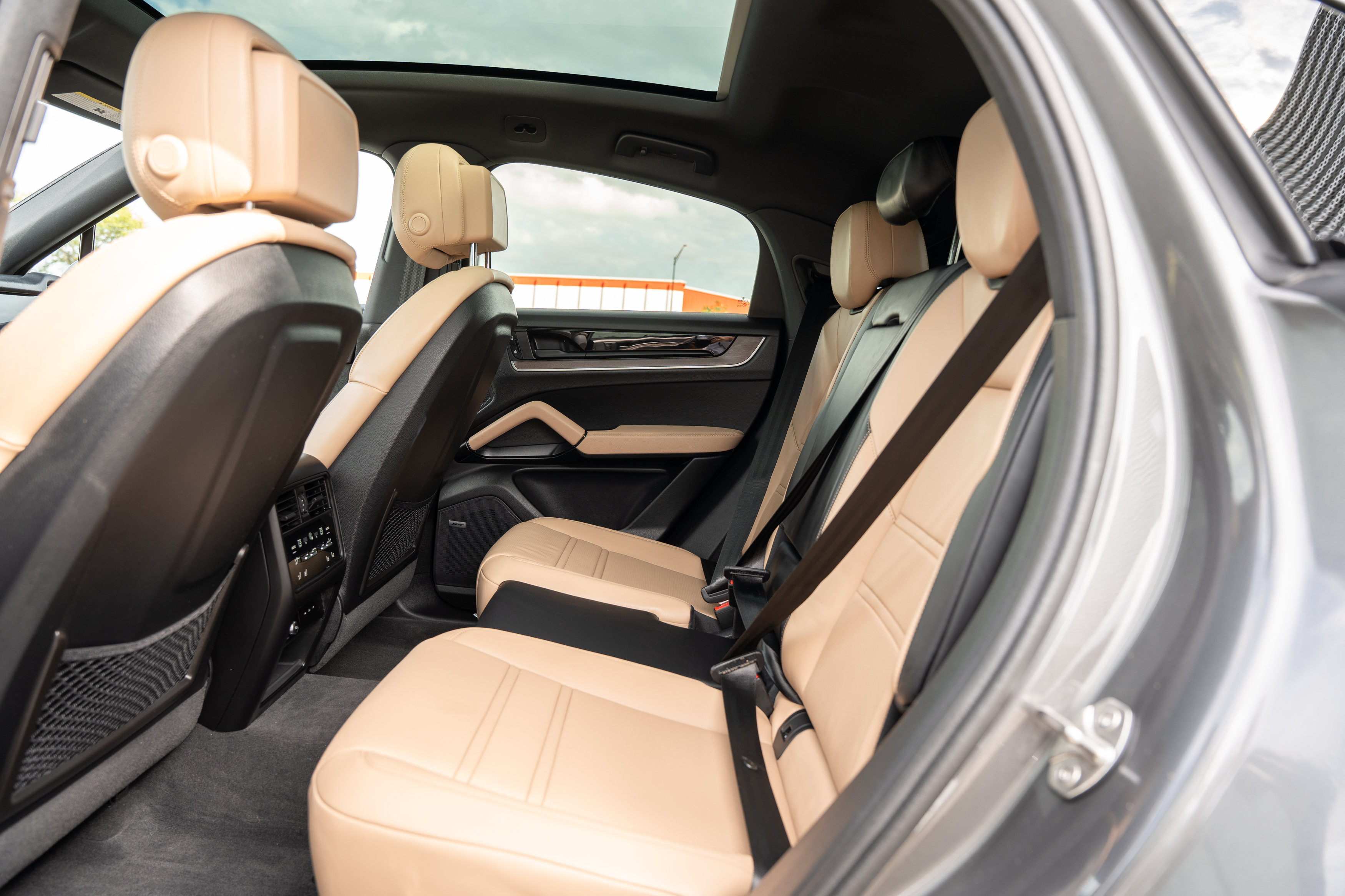 Used 2025 Porsche Cayenne Coupe AWD/4WD image 25