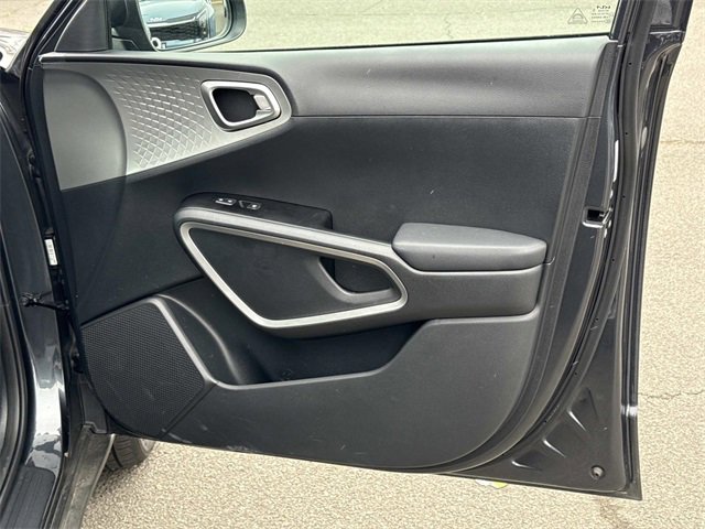 Used 2023 Kia Soul LX w/ LX Technology Package image 8