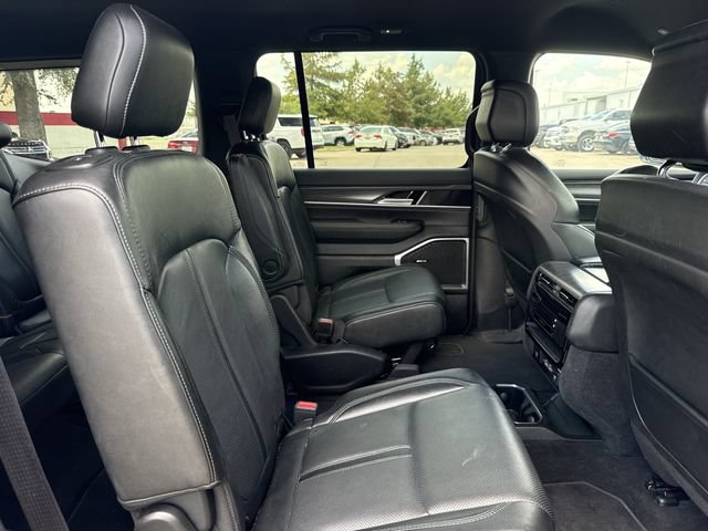 Used 2024 Jeep Wagoneer Series III AWD/4WD image 30