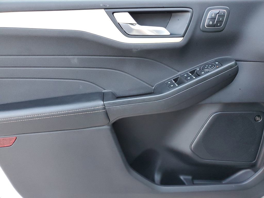 Used 2022 Ford Escape Titanium w/ Titanium Premium Package image 31