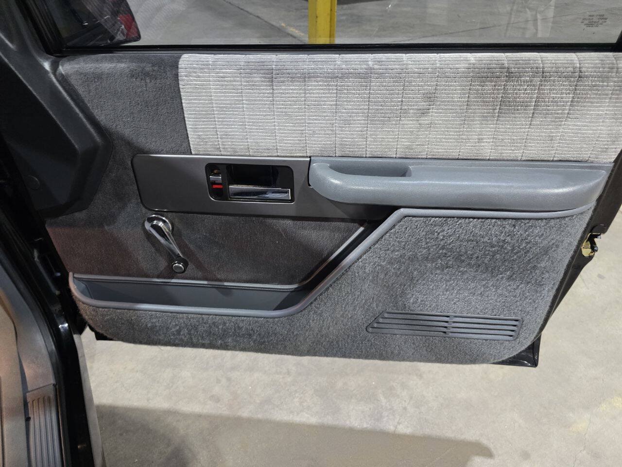 Used 1990 Chevrolet Silverado 1500 2WD Regular Cab image 45