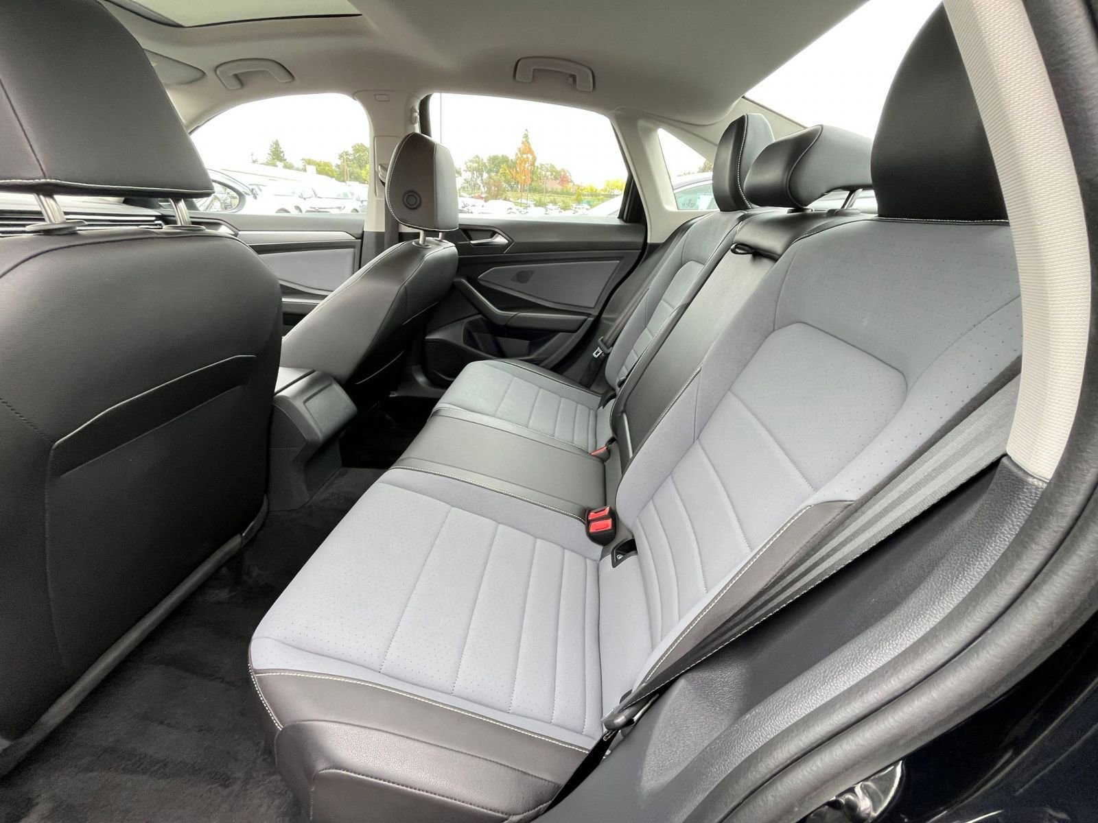 Used 2025 Volkswagen Jetta SE image 24