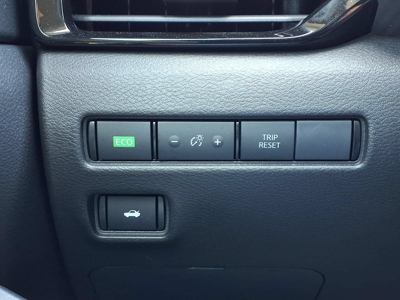 Used 2025 Nissan Sentra SV FWD image 25