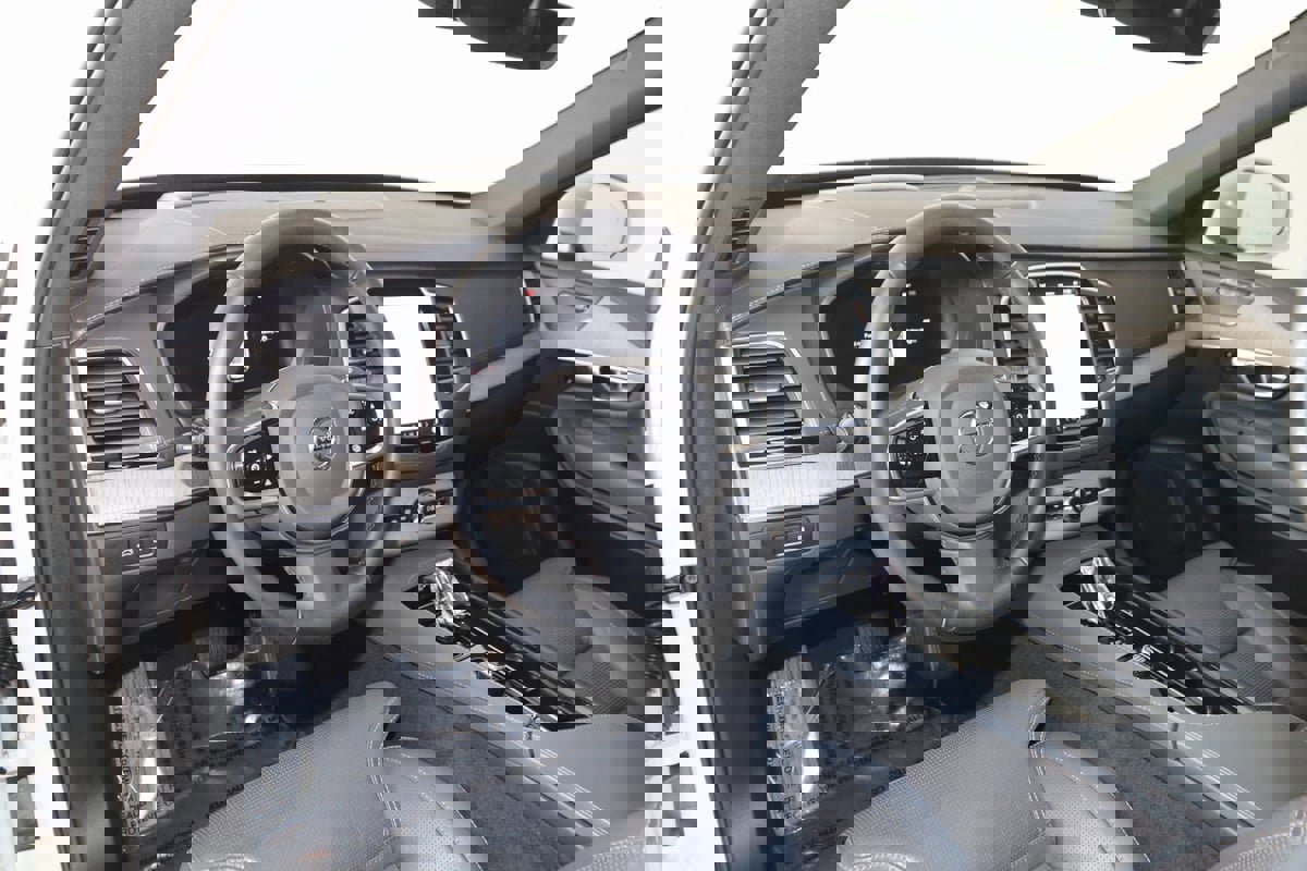 Used 2024 Volvo XC90 T8 Ultimate w/ Protection Package Premier image 28