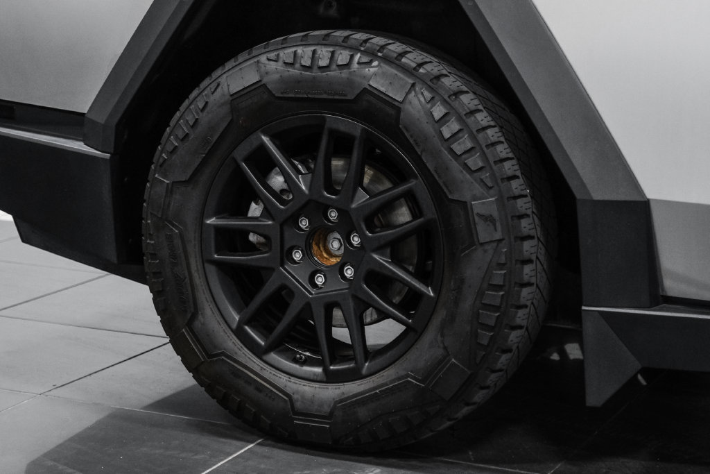 Used 2024 Tesla Cybertruck AWD Crew Cab image 52