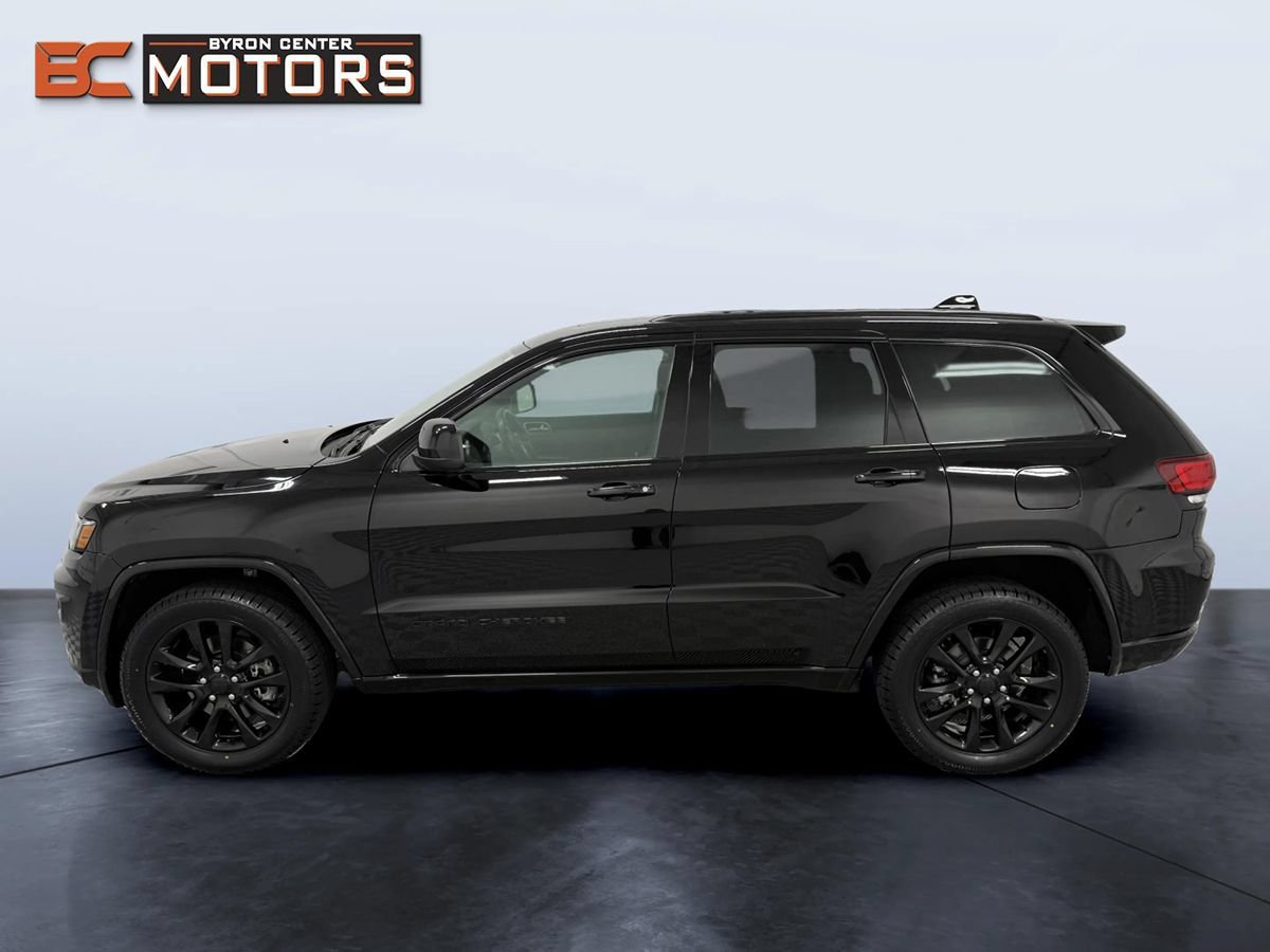 Used 2021 Jeep Grand Cherokee Laredo X AWD/4WD image 3