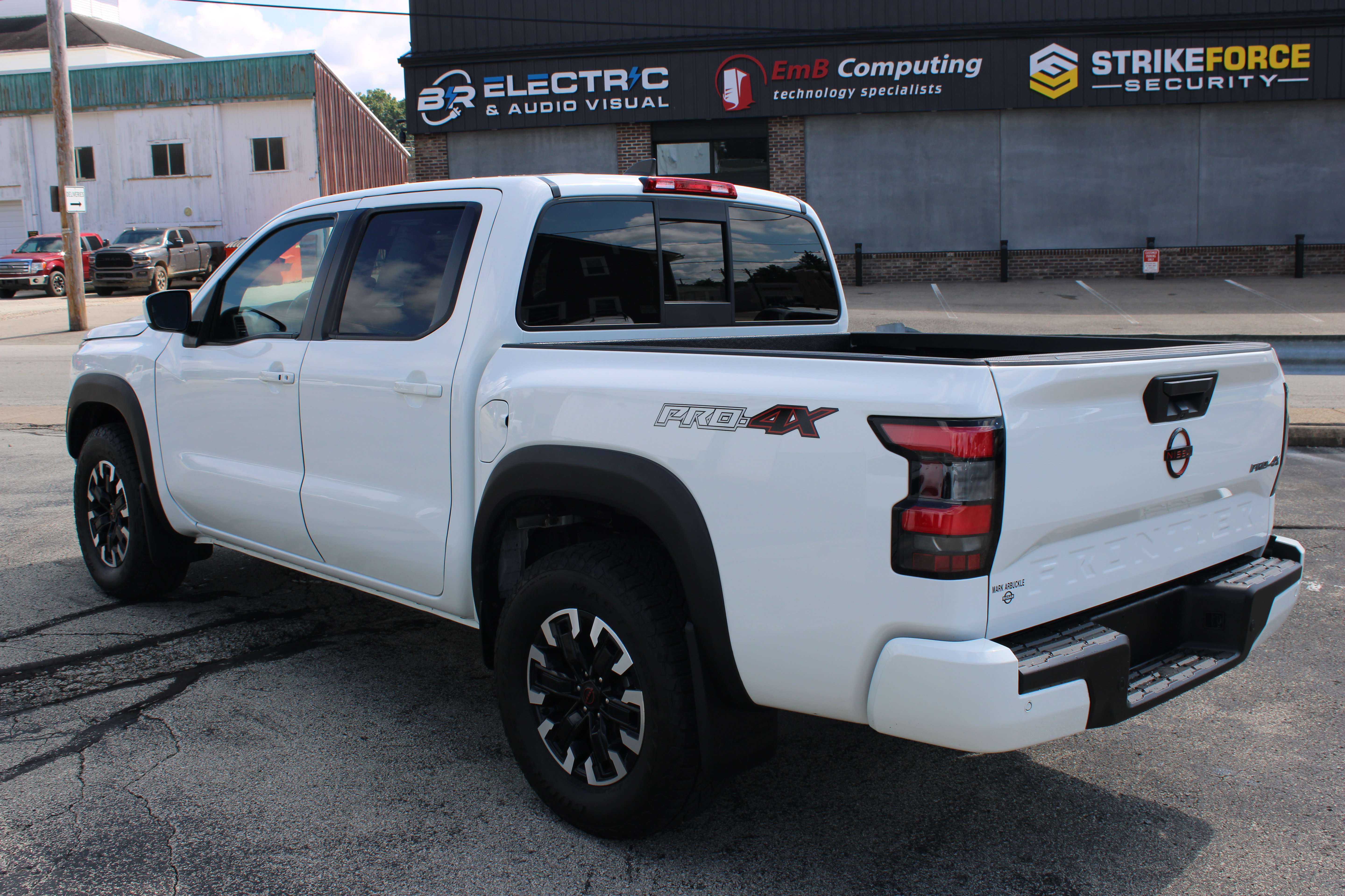 Certified 2022 Nissan Frontier PRO-4X w/ Technology Package AWD/4WD image 3