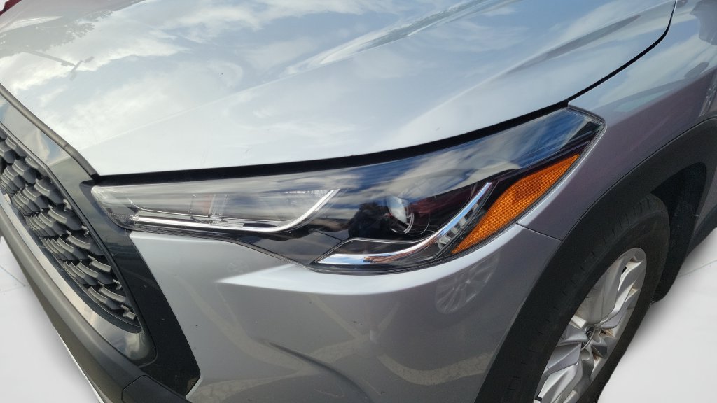 Used 2025 Toyota Corolla Cross LE FWD image 12