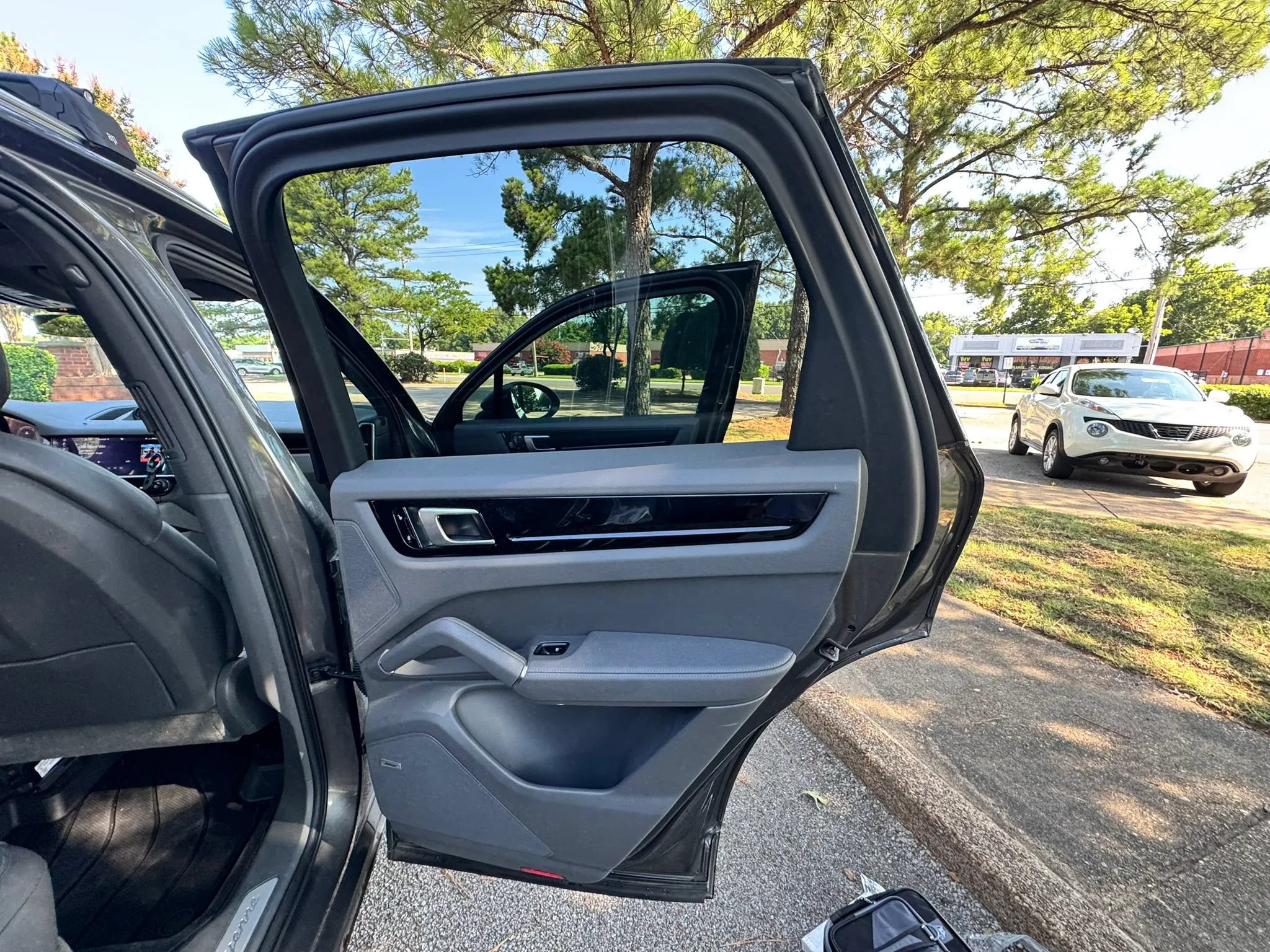Used 2019 Porsche Cayenne AWD/4WD image 30