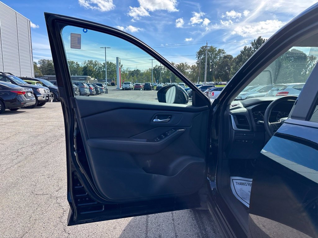 Used 2026 Nissan Rogue SV AWD/4WD image 18