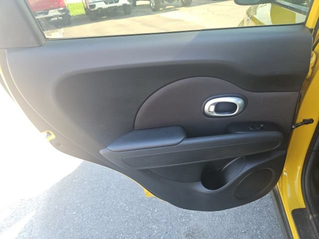 Used 2015 Kia Soul + FWD image 12