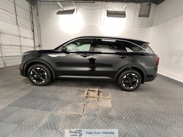Used 2024 Kia Sorento S w/ Panoramic Sunroof Package FWD image 4