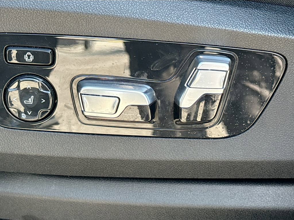 Used 2023 BMW X7 xDrive40i w/ Premium Package image 25