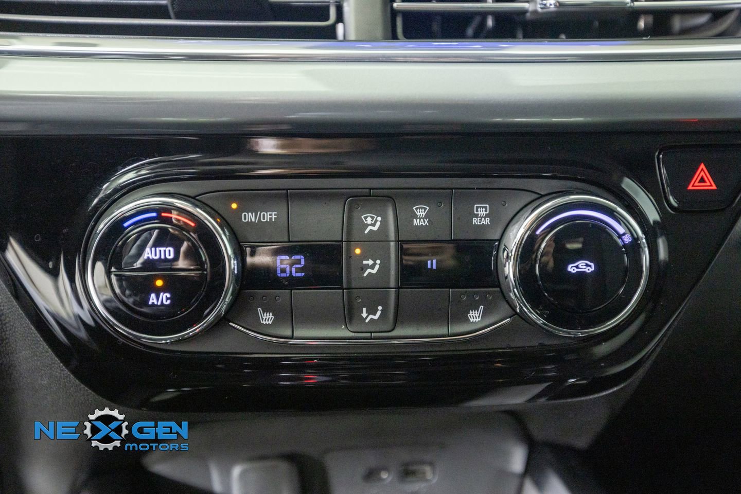Used 2025 Chevrolet Trax LT w/ Driver Confidence Package FWD image 21