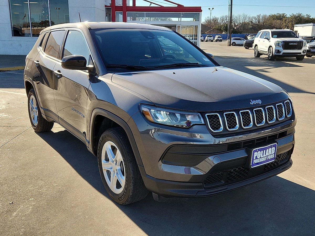 Used 2023 Jeep Compass Sport image 4