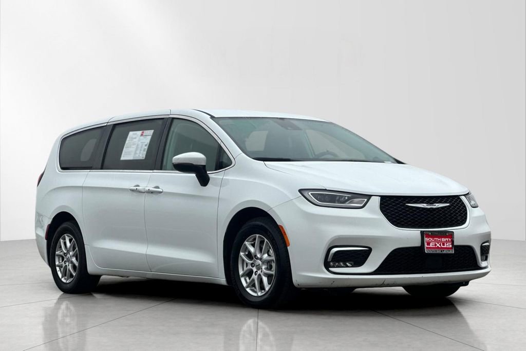 Used 2023 Chrysler Pacifica Touring-L image 8