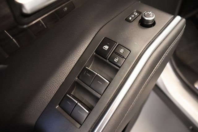 Used 2023 Toyota Highlander Platinum AWD/4WD image 12