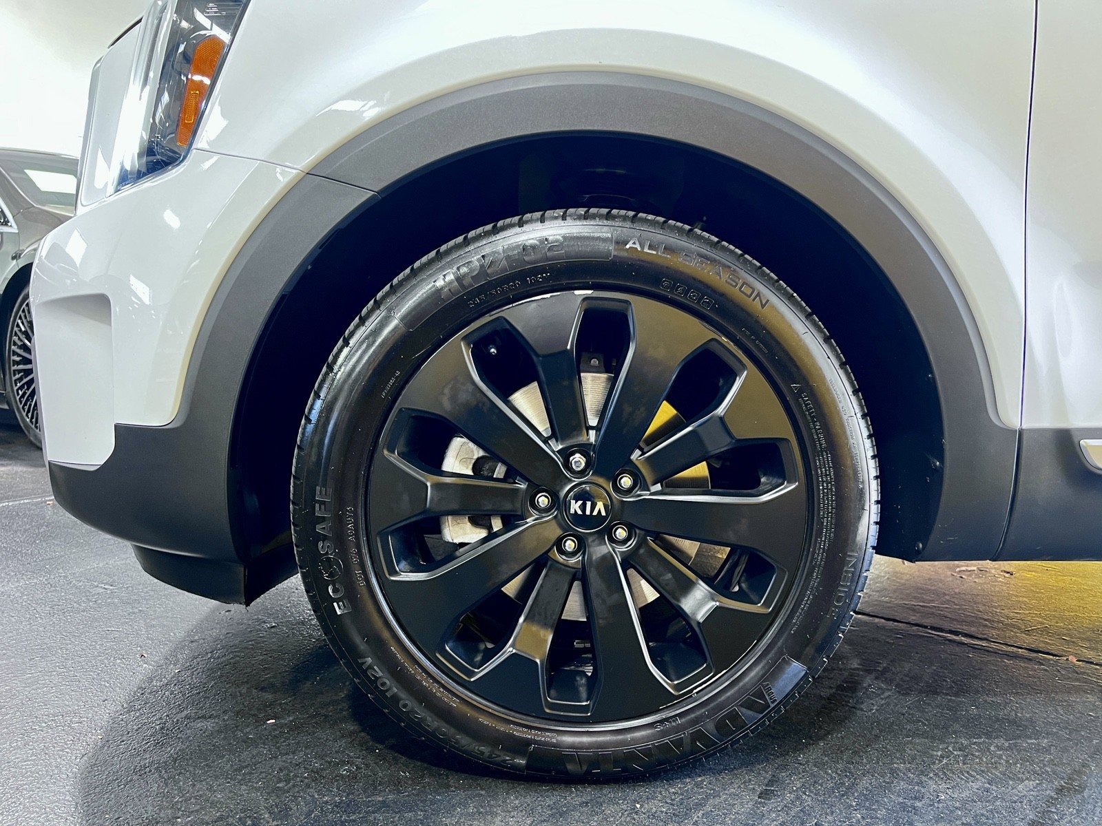 Used 2023 Kia Telluride EX w/ EX Captain's Chair Package FWD image 31