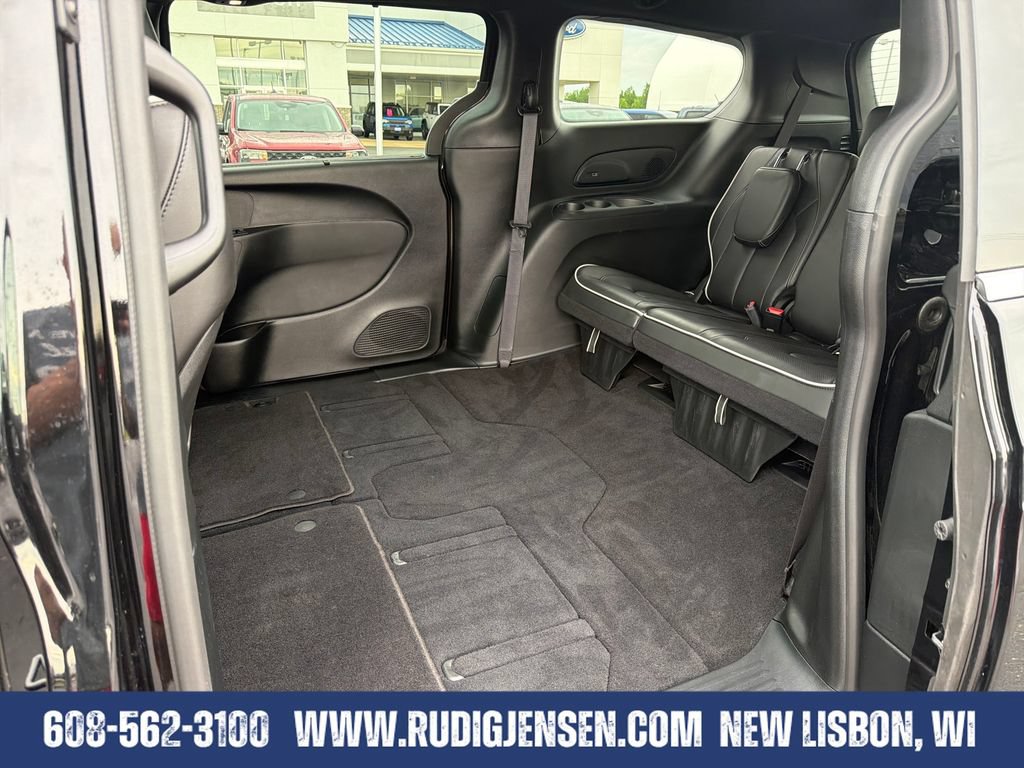 Used 2026 Chrysler Pacifica Limited FWD image 25