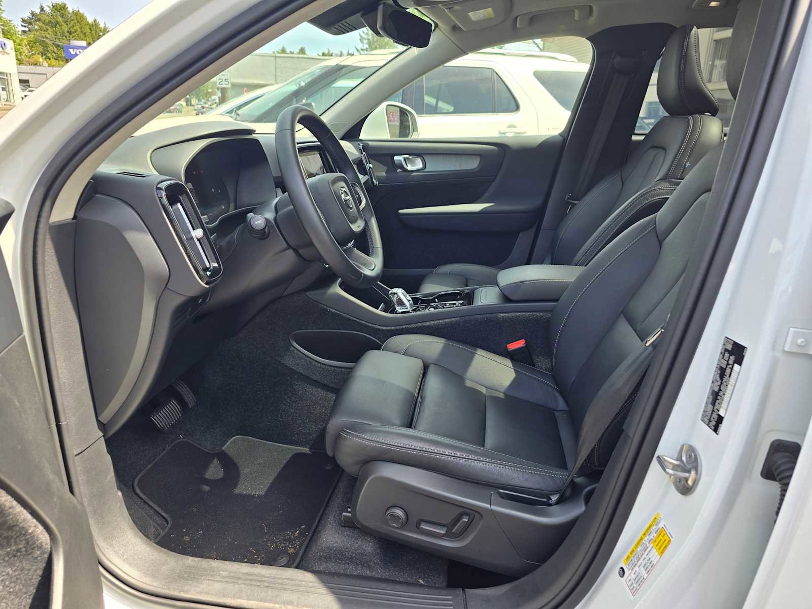 Certified 2024 Volvo XC40 B5 Plus image 20