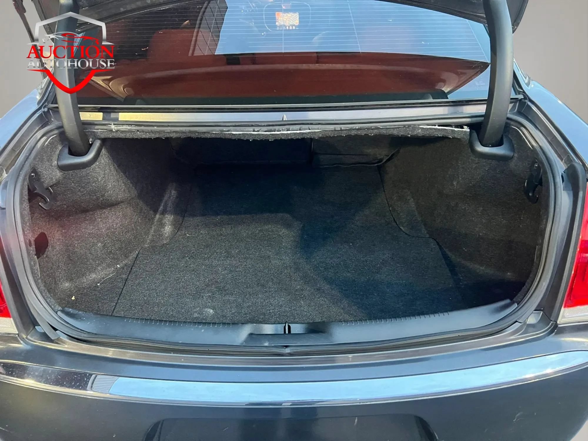 Used 2016 Chrysler 300 Limited RWD image 16