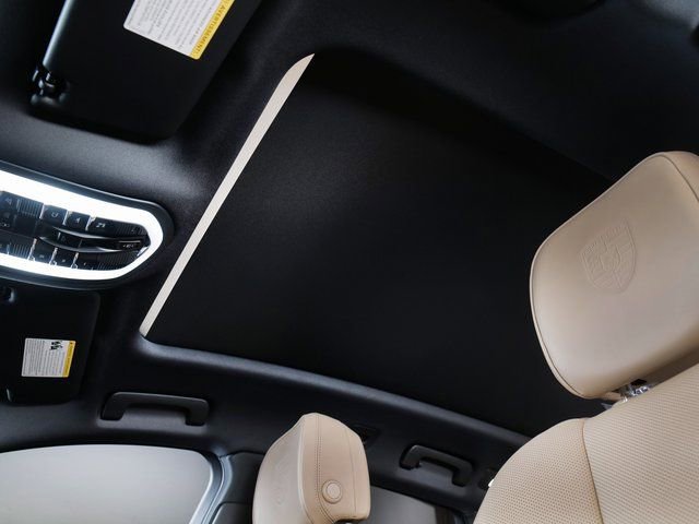 Certified 2026 Porsche Macan AWD/4WD image 25